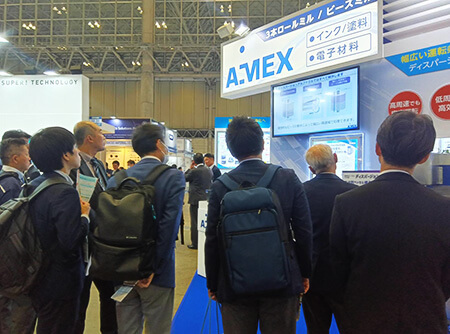 ブース内プレゼンの様子